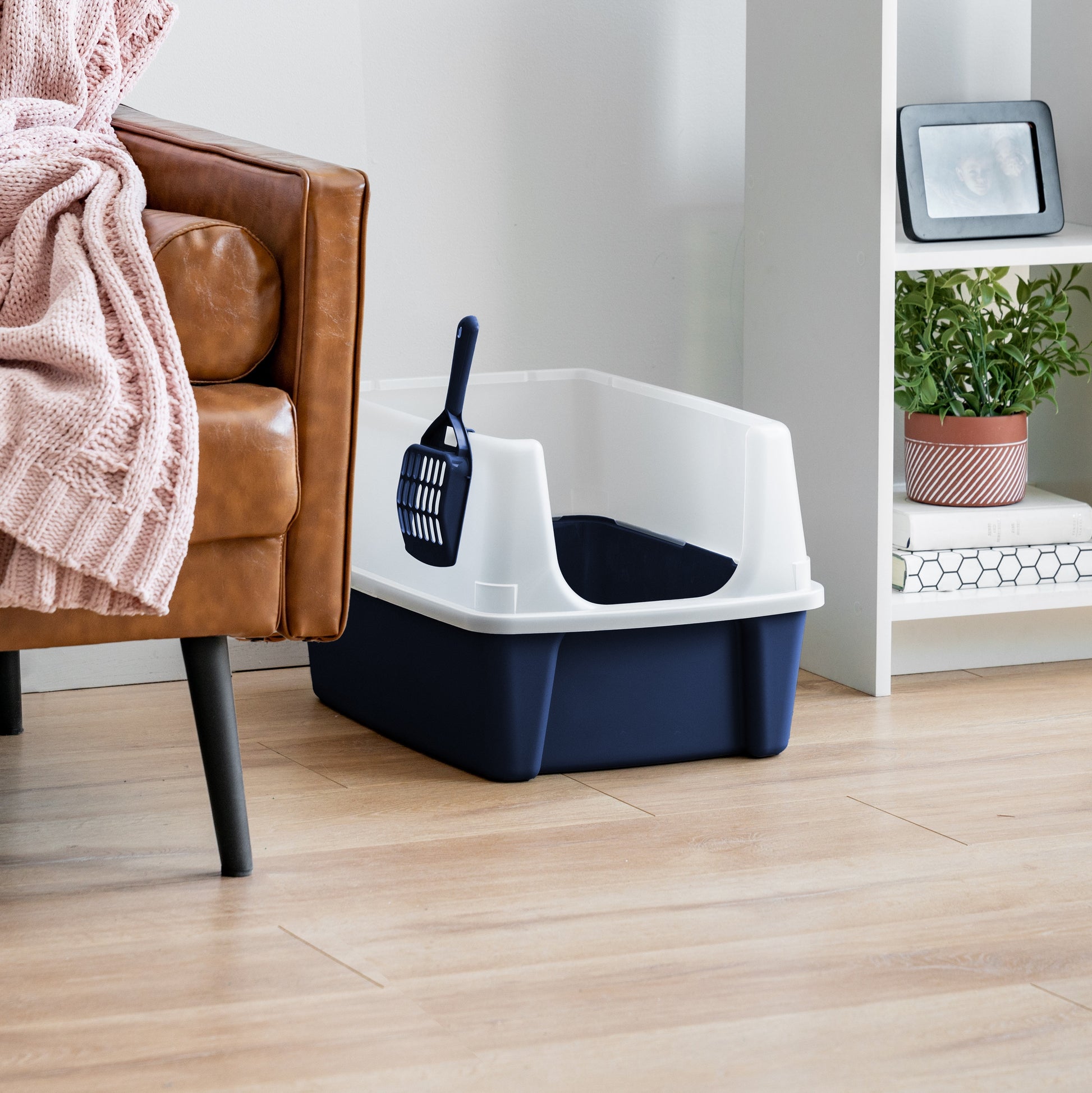 High-Sided Open-Top Cat Litter Box with Shield and Scoop – Navy